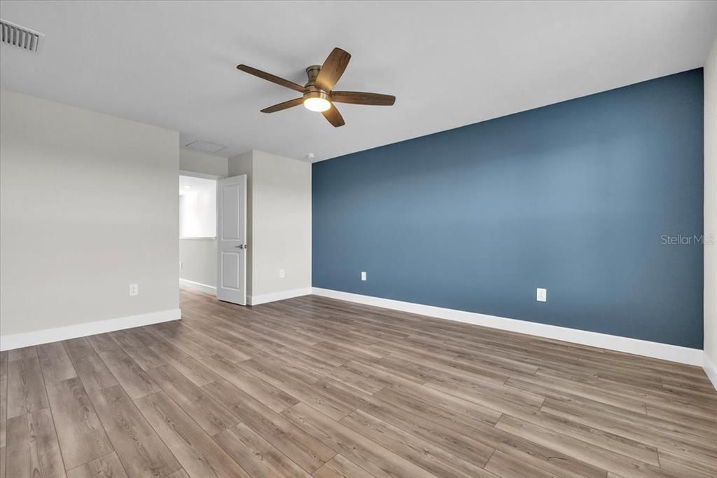 En Venta: $549,900 (4 camas, 3 baños, 2208 Pies cuadrados)