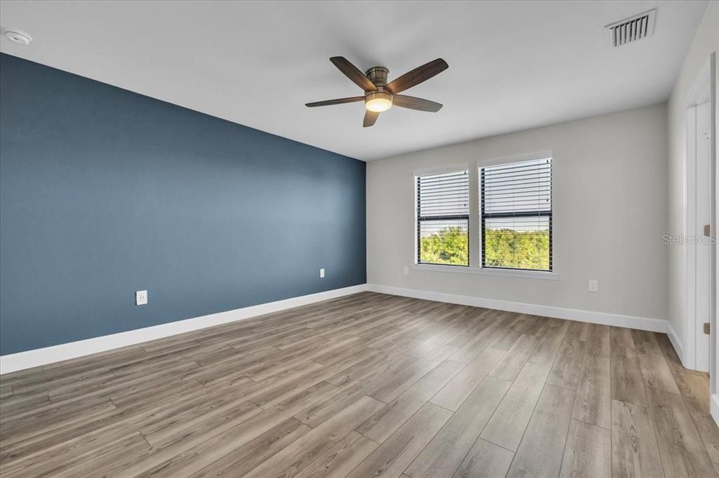 En Venta: $549,900 (4 camas, 3 baños, 2208 Pies cuadrados)