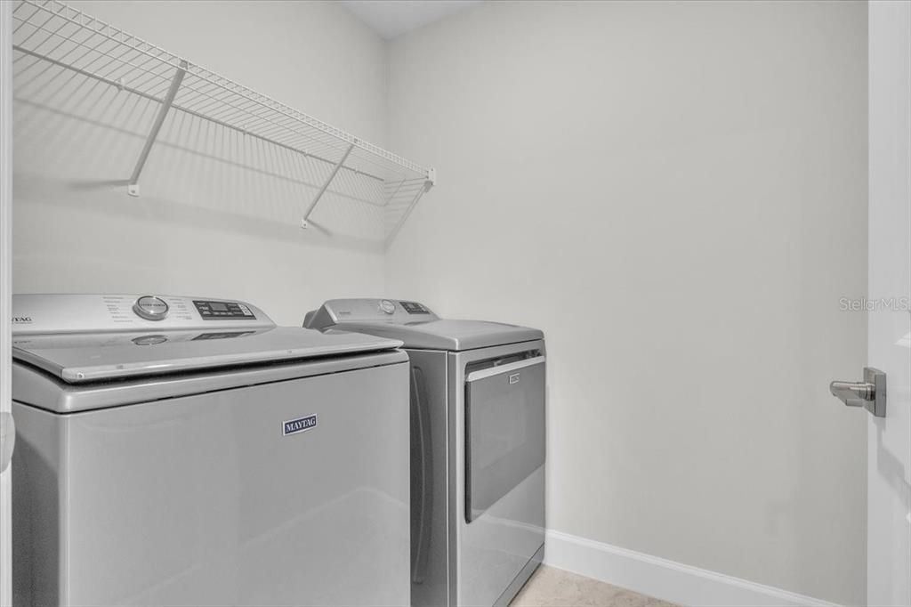 En Venta: $549,900 (4 camas, 3 baños, 2208 Pies cuadrados)