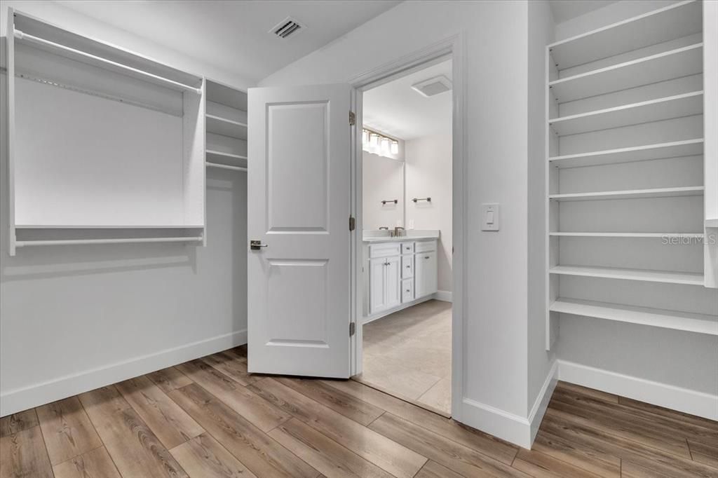 En Venta: $549,900 (4 camas, 3 baños, 2208 Pies cuadrados)