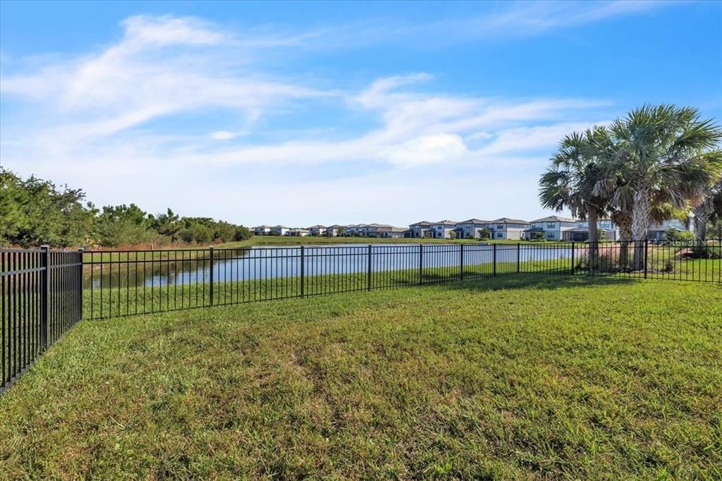 En Venta: $549,900 (4 camas, 3 baños, 2208 Pies cuadrados)