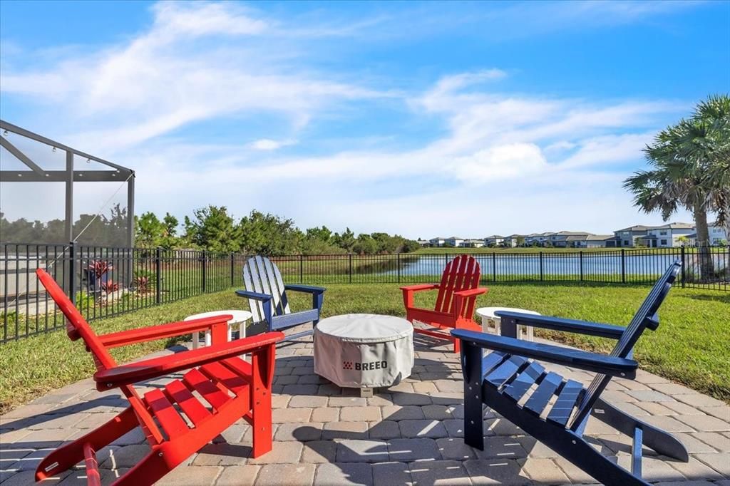 En Venta: $549,900 (4 camas, 3 baños, 2208 Pies cuadrados)