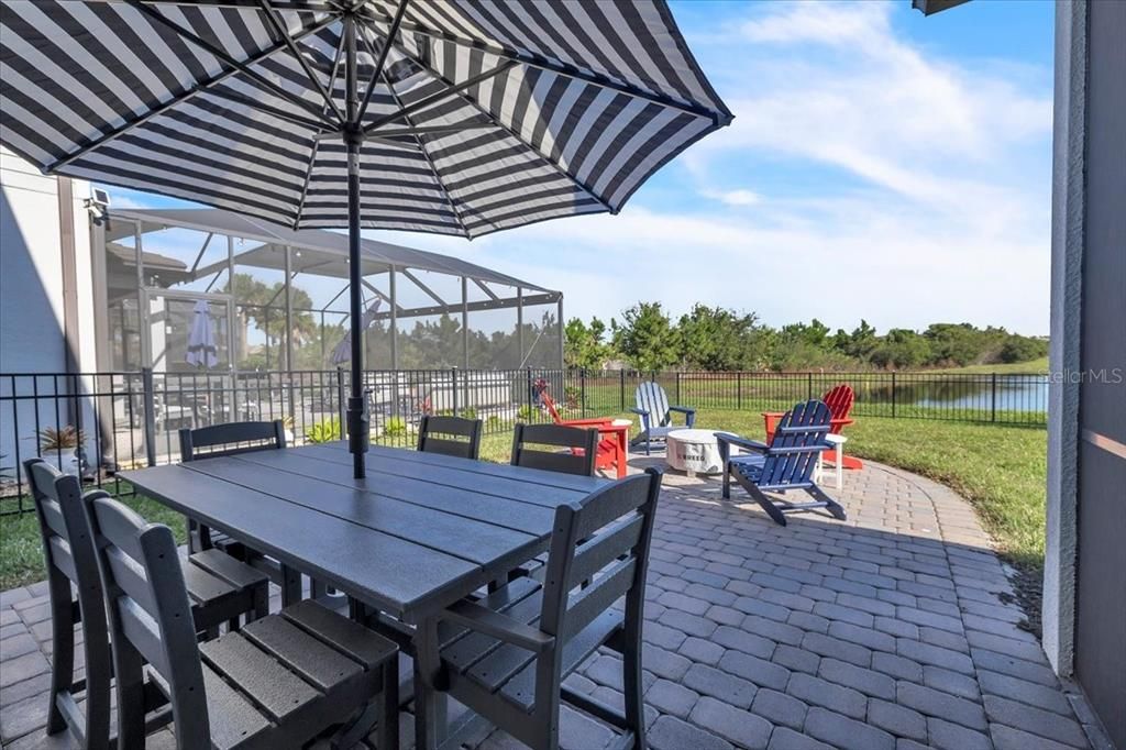 En Venta: $549,900 (4 camas, 3 baños, 2208 Pies cuadrados)