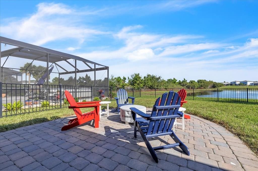 En Venta: $549,900 (4 camas, 3 baños, 2208 Pies cuadrados)