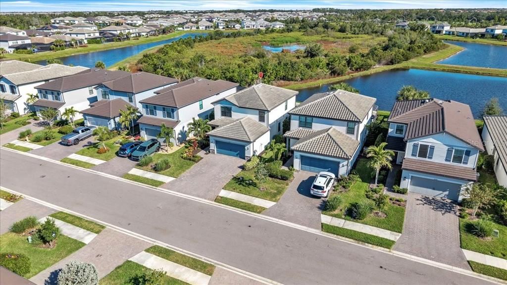 En Venta: $549,900 (4 camas, 3 baños, 2208 Pies cuadrados)