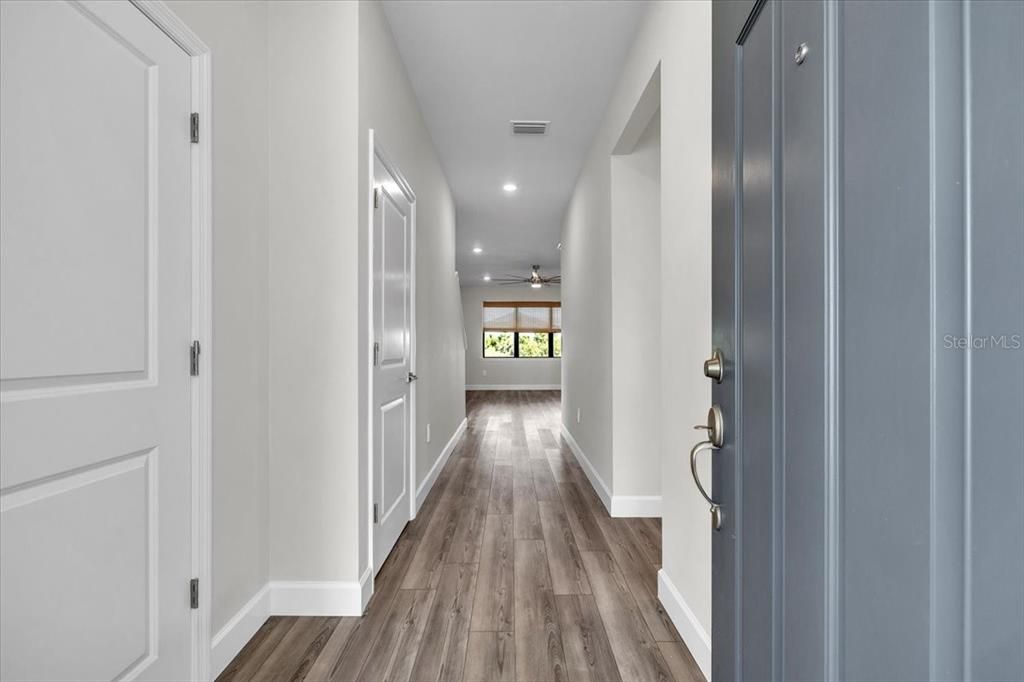 En Venta: $549,900 (4 camas, 3 baños, 2208 Pies cuadrados)