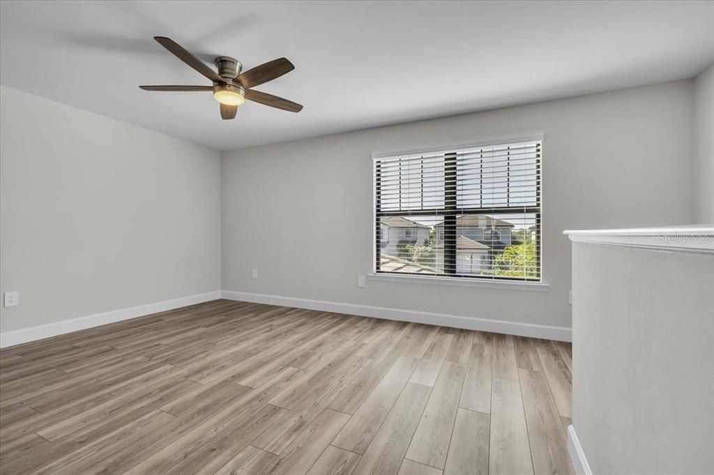 En Venta: $549,900 (4 camas, 3 baños, 2208 Pies cuadrados)