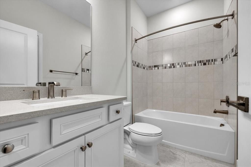 En Venta: $549,900 (4 camas, 3 baños, 2208 Pies cuadrados)