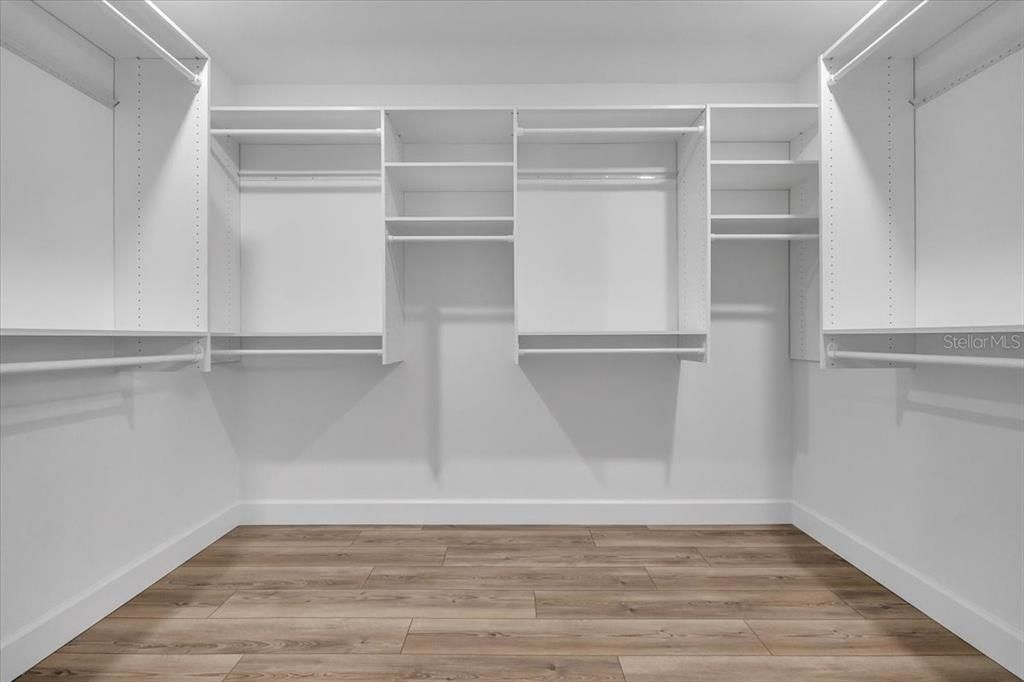 En Venta: $549,900 (4 camas, 3 baños, 2208 Pies cuadrados)