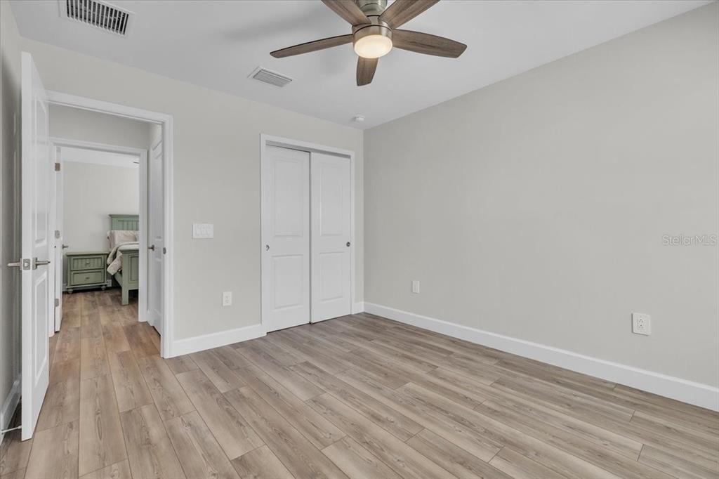 En Venta: $549,900 (4 camas, 3 baños, 2208 Pies cuadrados)