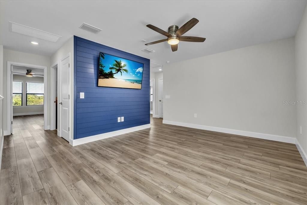 En Venta: $549,900 (4 camas, 3 baños, 2208 Pies cuadrados)