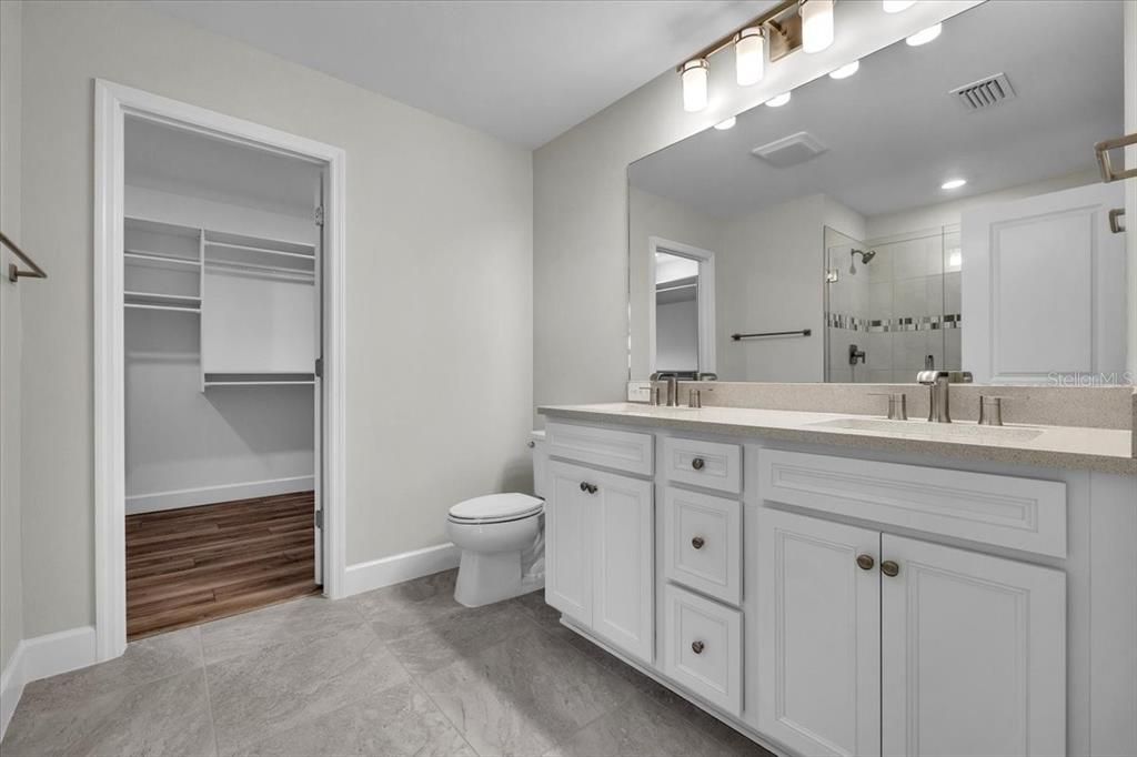 En Venta: $549,900 (4 camas, 3 baños, 2208 Pies cuadrados)