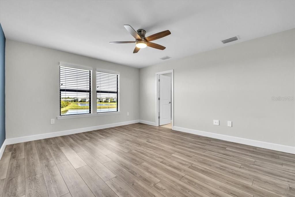 En Venta: $549,900 (4 camas, 3 baños, 2208 Pies cuadrados)