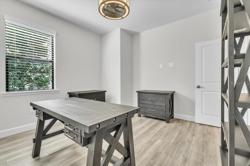 En Venta: $549,900 (4 camas, 3 baños, 2208 Pies cuadrados)