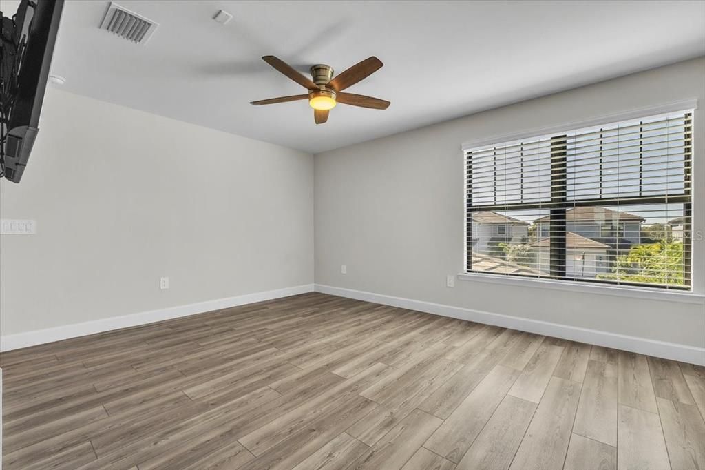 En Venta: $549,900 (4 camas, 3 baños, 2208 Pies cuadrados)