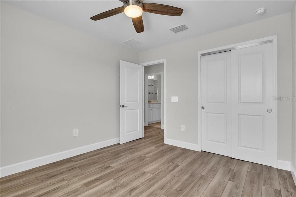 En Venta: $549,900 (4 camas, 3 baños, 2208 Pies cuadrados)