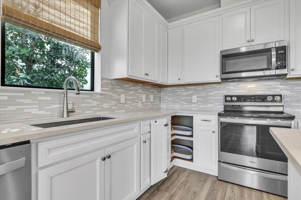 En Venta: $549,900 (4 camas, 3 baños, 2208 Pies cuadrados)