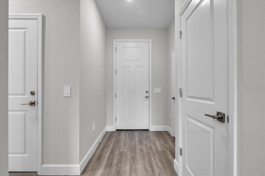 En Venta: $549,900 (4 camas, 3 baños, 2208 Pies cuadrados)