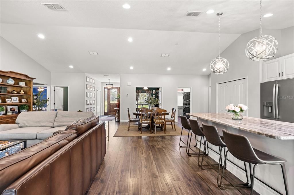 На продажу: $775,000 (3 спален, 2 ванн, 2455 Квадратных фут)