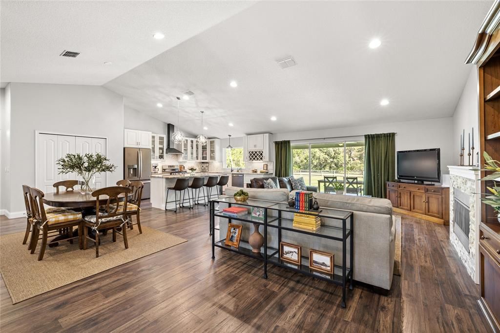 На продажу: $775,000 (3 спален, 2 ванн, 2455 Квадратных фут)