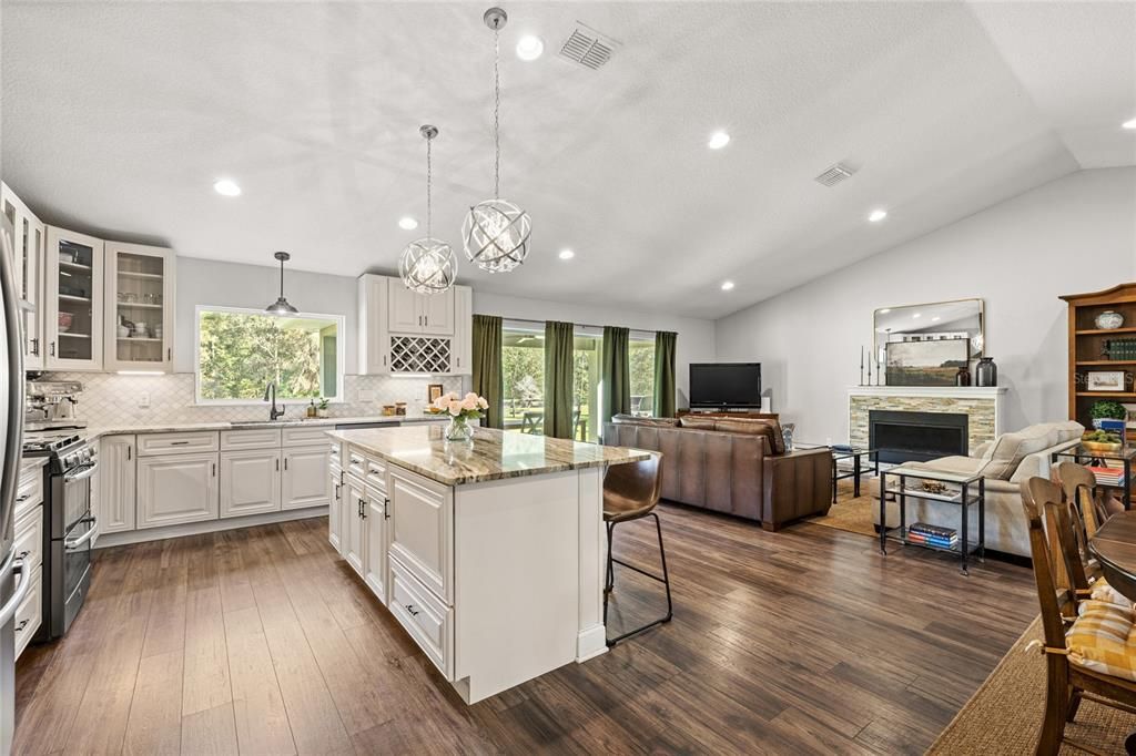 На продажу: $775,000 (3 спален, 2 ванн, 2455 Квадратных фут)