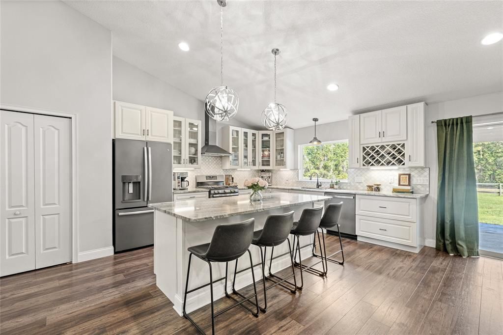 На продажу: $775,000 (3 спален, 2 ванн, 2455 Квадратных фут)