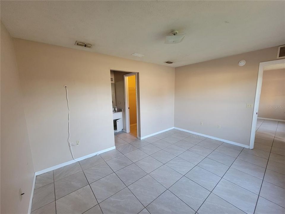 For Rent: $1,600 (3 beds, 2 baths, 1144 Square Feet)