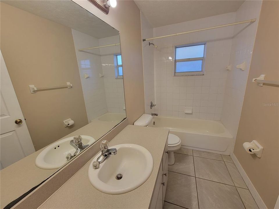 For Rent: $1,600 (3 beds, 2 baths, 1144 Square Feet)