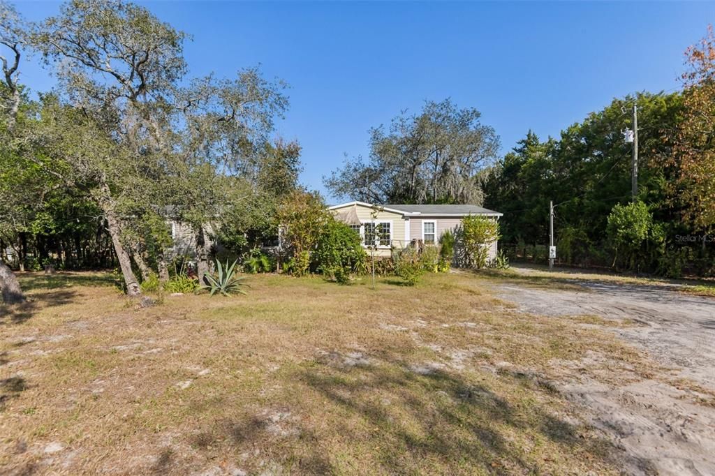 合同活跃: $299,000 (4 贝兹, 3 浴室, 2052 平方英尺)