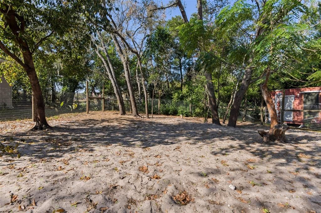 合同活跃: $299,000 (4 贝兹, 3 浴室, 2052 平方英尺)