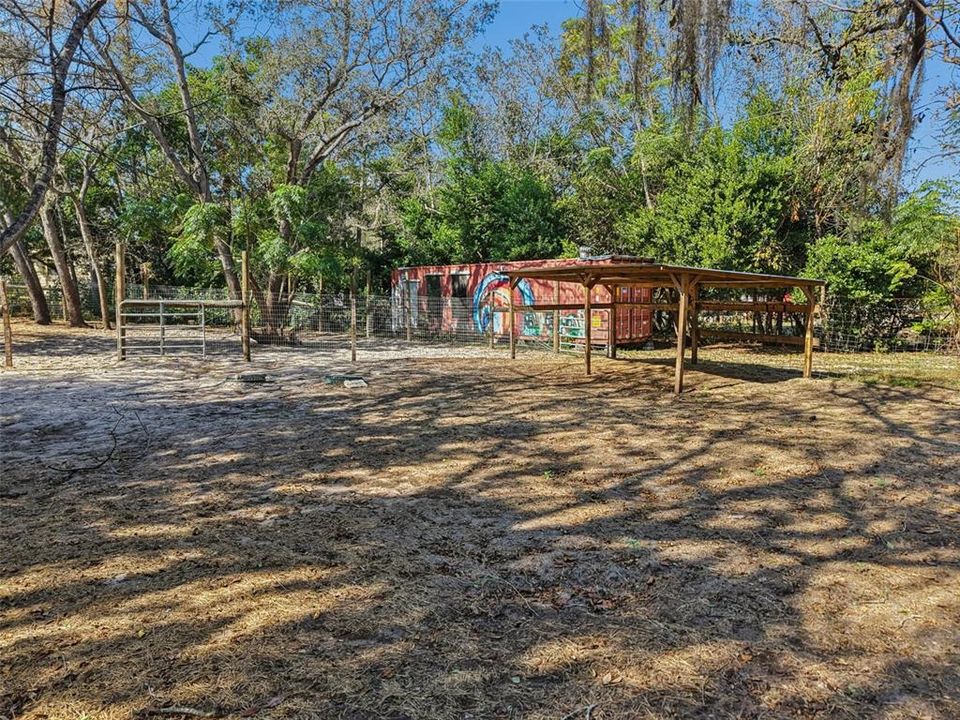 合同活跃: $299,000 (4 贝兹, 3 浴室, 2052 平方英尺)