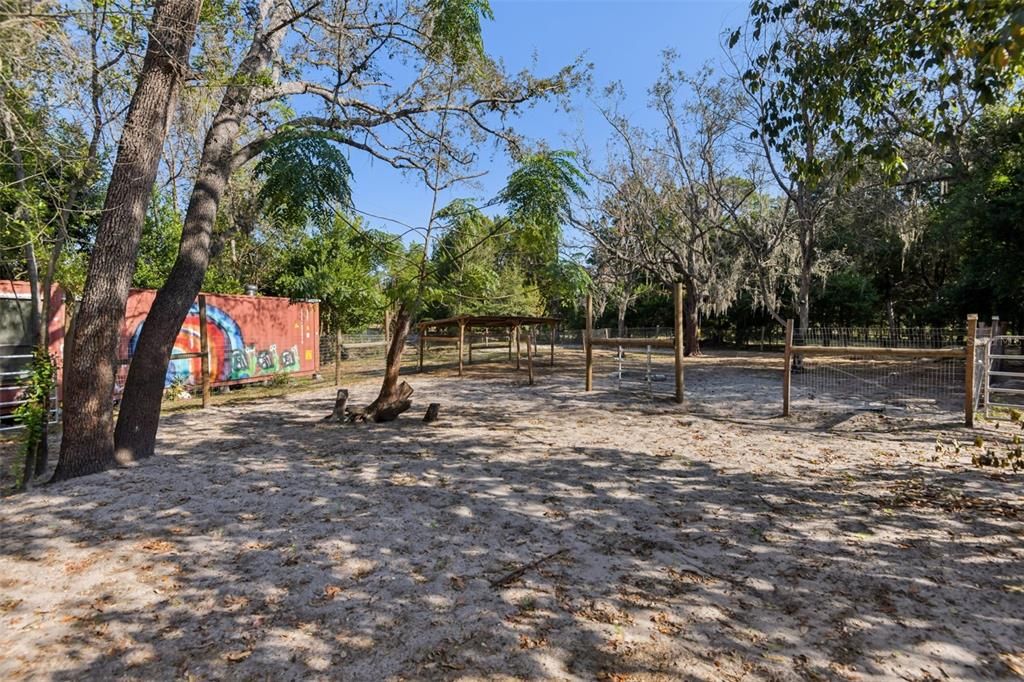 合同活跃: $299,000 (4 贝兹, 3 浴室, 2052 平方英尺)