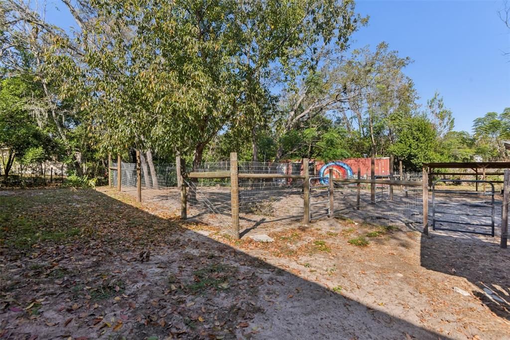 合同活跃: $299,000 (4 贝兹, 3 浴室, 2052 平方英尺)