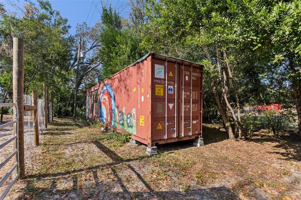 合同活跃: $299,000 (4 贝兹, 3 浴室, 2052 平方英尺)