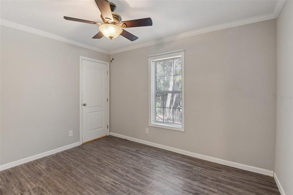 合同活跃: $299,000 (4 贝兹, 3 浴室, 2052 平方英尺)