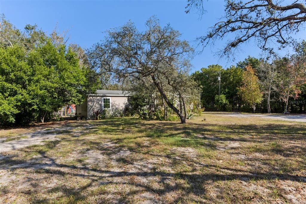 合同活跃: $299,000 (4 贝兹, 3 浴室, 2052 平方英尺)