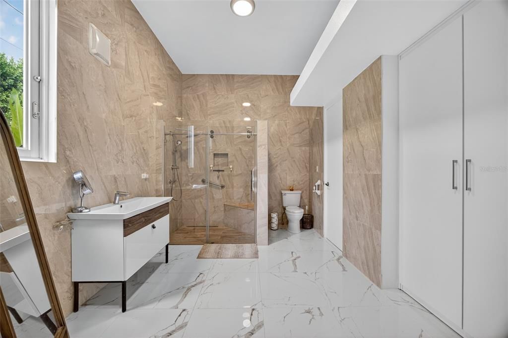 На продажу: $2,250,000 (4 спален, 4 ванн, 3664 Квадратных фут)