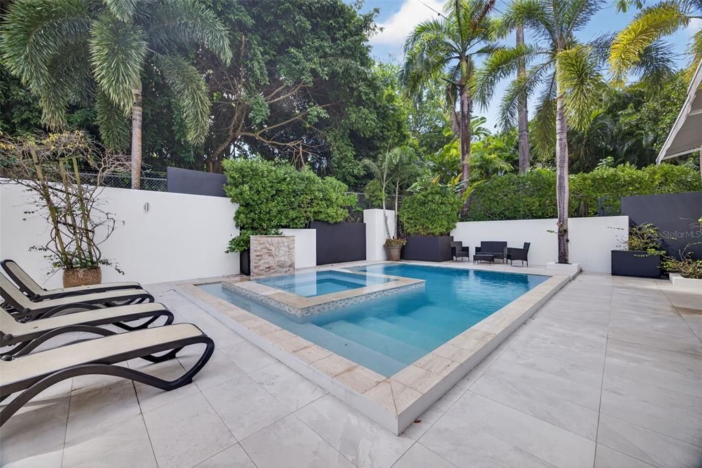 На продажу: $2,250,000 (4 спален, 4 ванн, 3664 Квадратных фут)