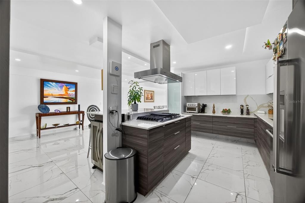 На продажу: $2,250,000 (4 спален, 4 ванн, 3664 Квадратных фут)