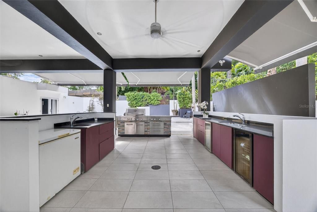 На продажу: $2,250,000 (4 спален, 4 ванн, 3664 Квадратных фут)