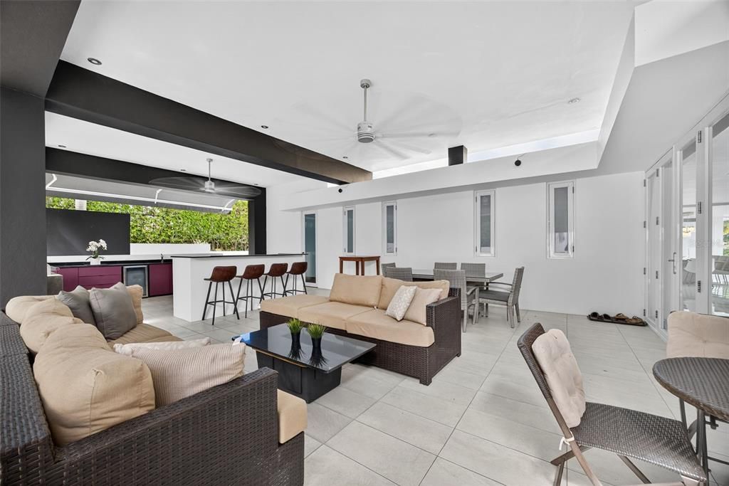 На продажу: $2,250,000 (4 спален, 4 ванн, 3664 Квадратных фут)