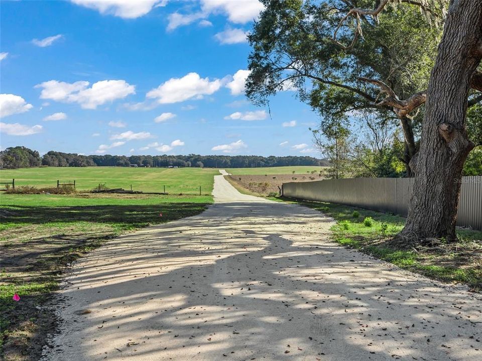 На продажу: $320,000 (10.15 acres)