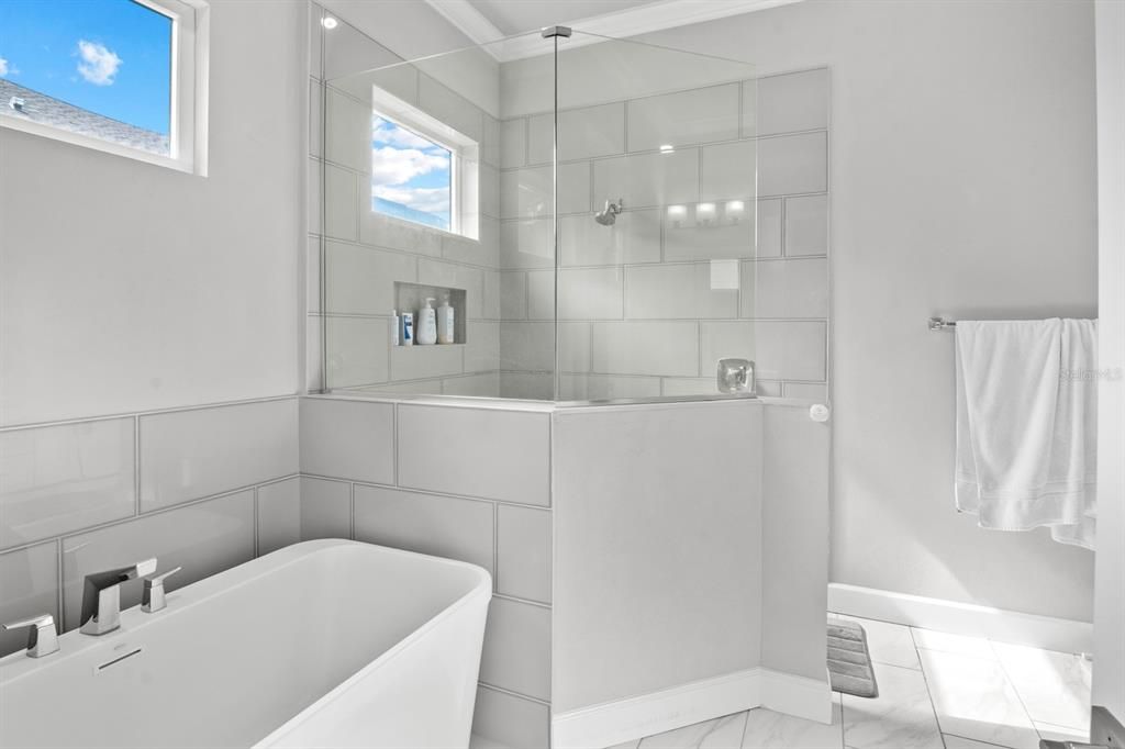 出租: $3,200 (4 贝兹, 3 浴室, 2348 平方英尺)