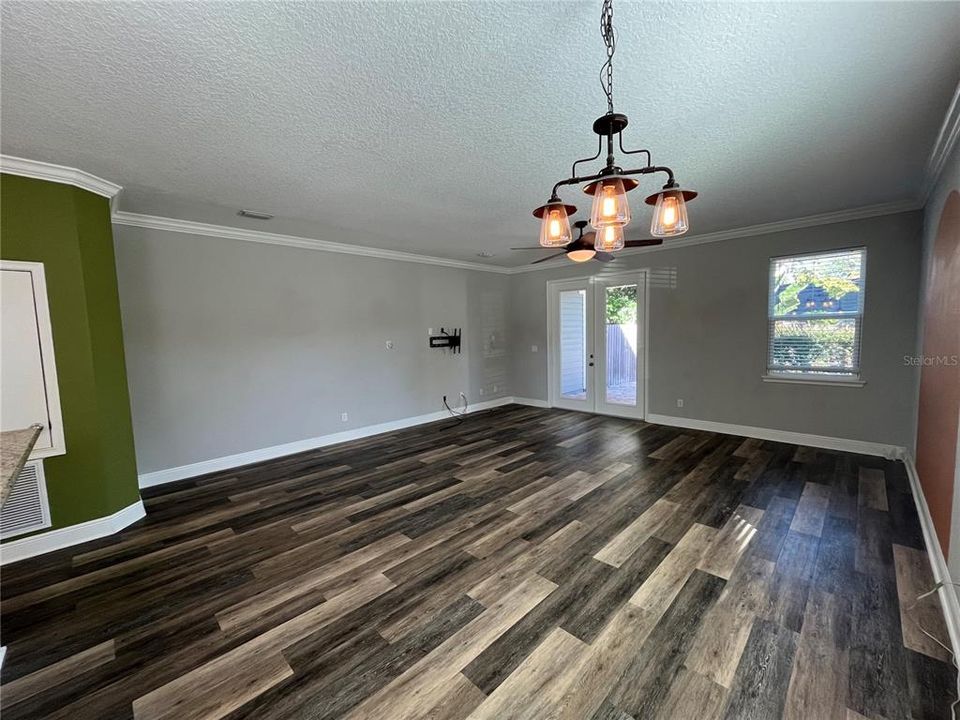 For Rent: $2,867 (3 beds, 2 baths, 1747 Square Feet)