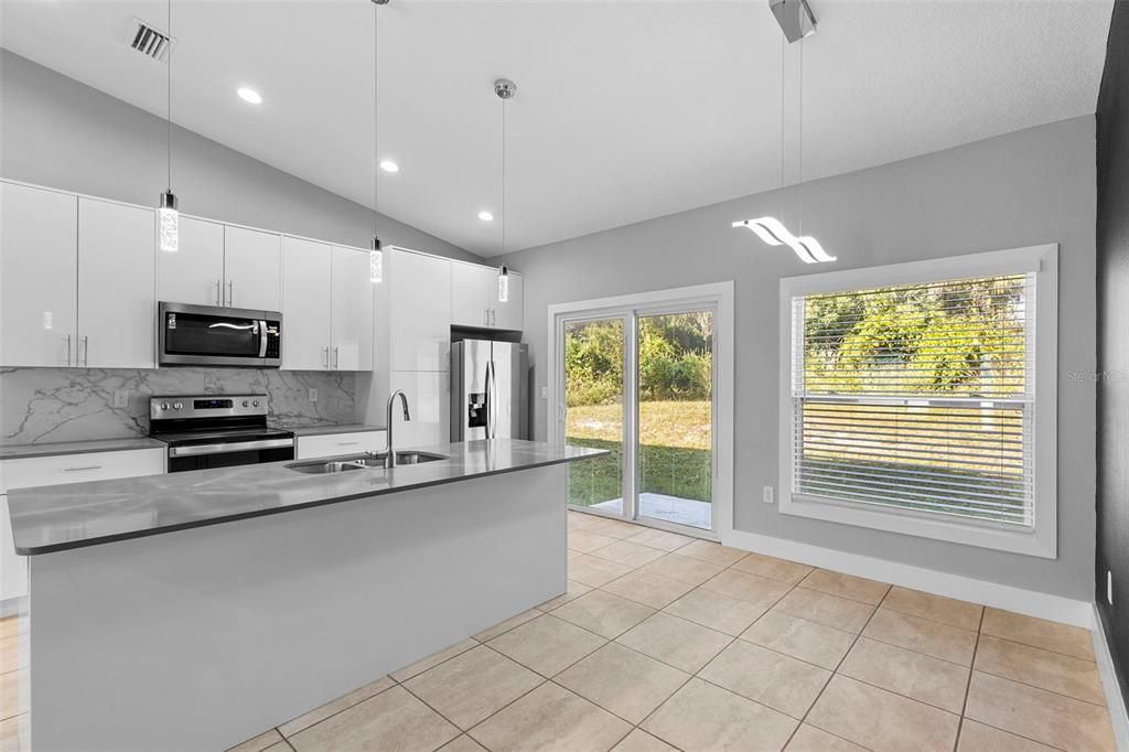 En Venta: $315,000 (3 camas, 2 baños, 1271 Pies cuadrados)