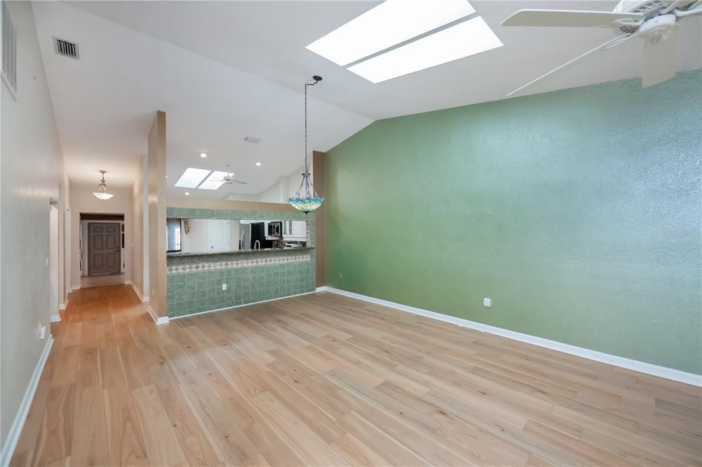 待售: $250,000 (3 贝兹, 2 浴室, 1786 平方英尺)