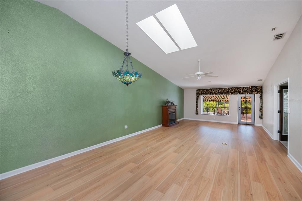 待售: $250,000 (3 贝兹, 2 浴室, 1786 平方英尺)