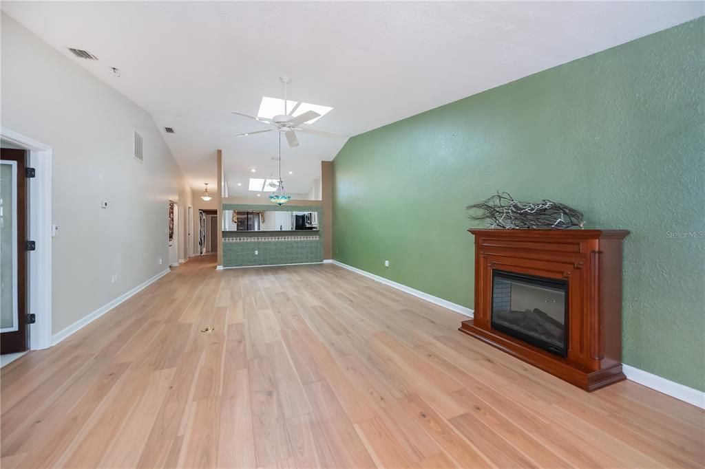 待售: $250,000 (3 贝兹, 2 浴室, 1786 平方英尺)