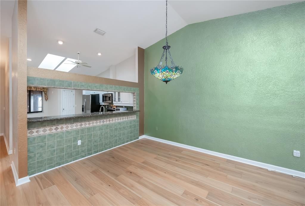 待售: $250,000 (3 贝兹, 2 浴室, 1786 平方英尺)