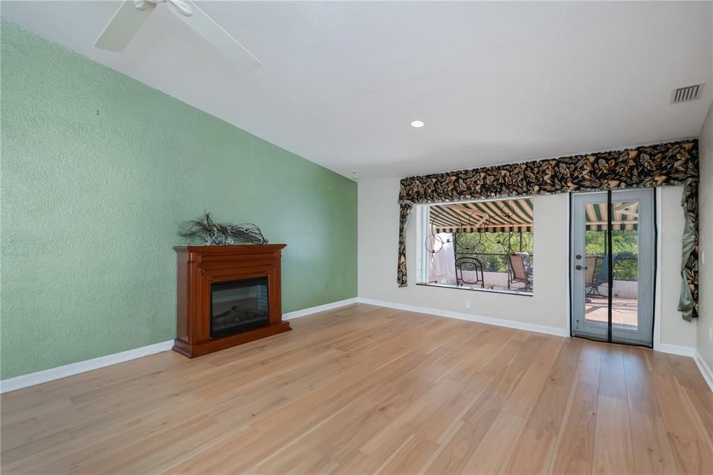 待售: $250,000 (3 贝兹, 2 浴室, 1786 平方英尺)